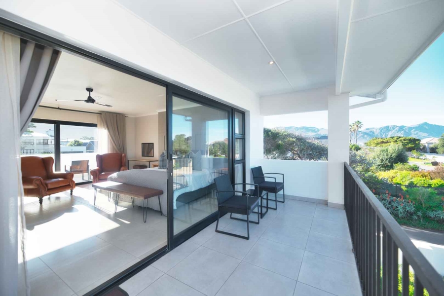 9 Bedroom Property for Sale in Westcliff Western Cape